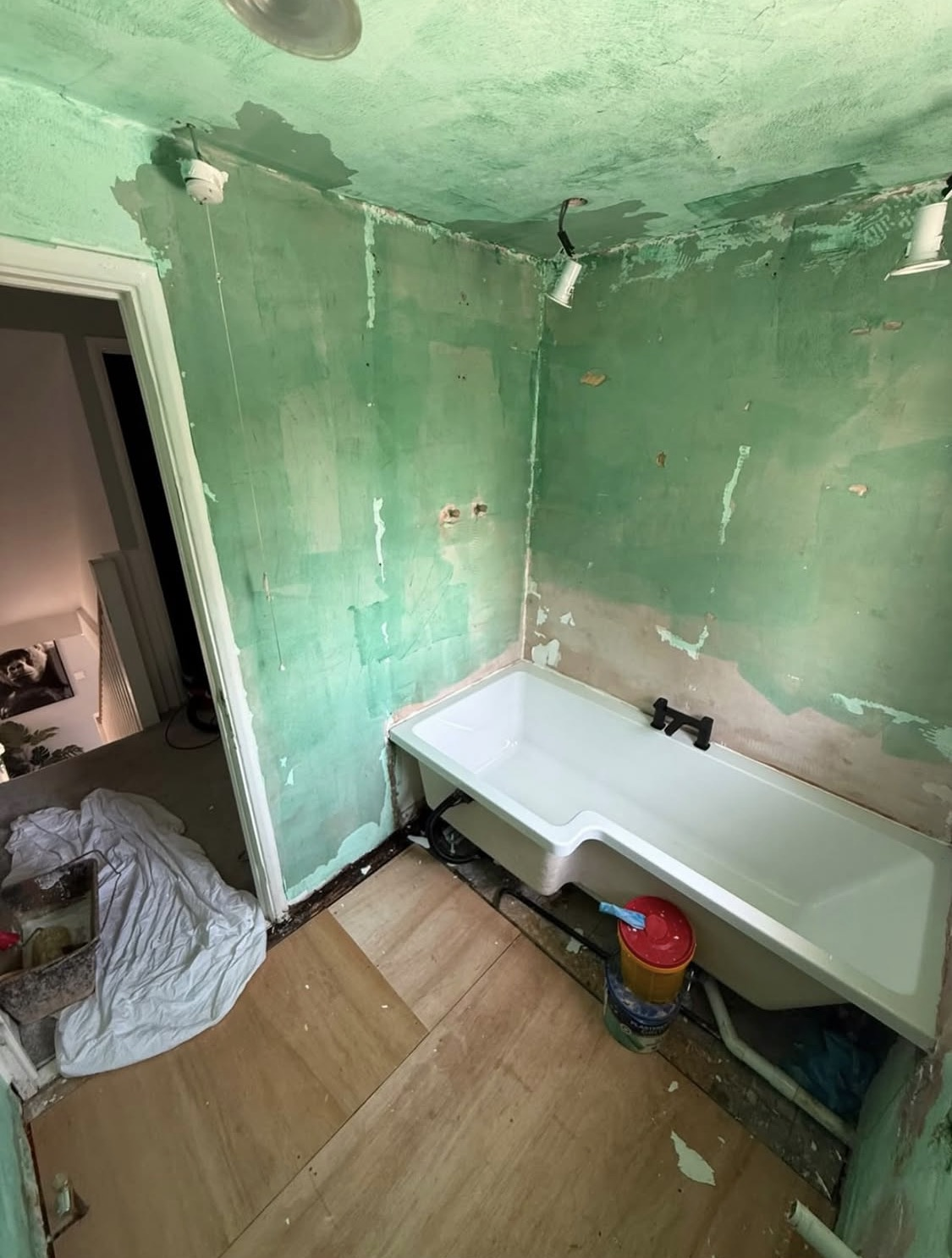 Wall preparation before a fresh skim